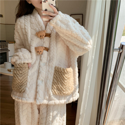 加厚可爱珊瑚绒睡衣女款秋冬季新款加绒保暖甜美小熊家居服法兰绒