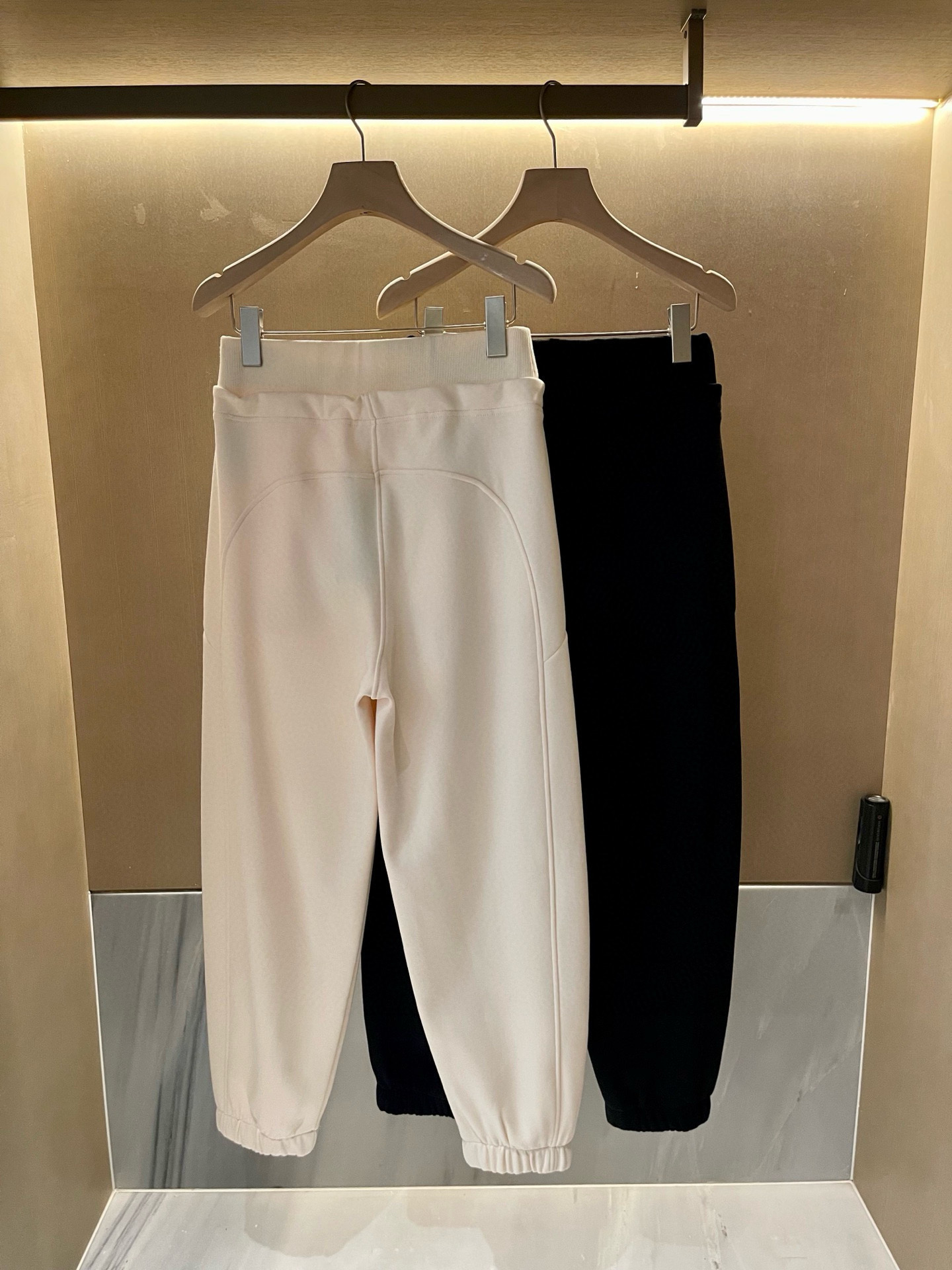 111003运动复古卫裤女2025秋冬新款加绒加厚束脚休闲裤潮直筒长裤