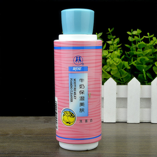 牛奶保湿温和清洁洗面奶艾琳