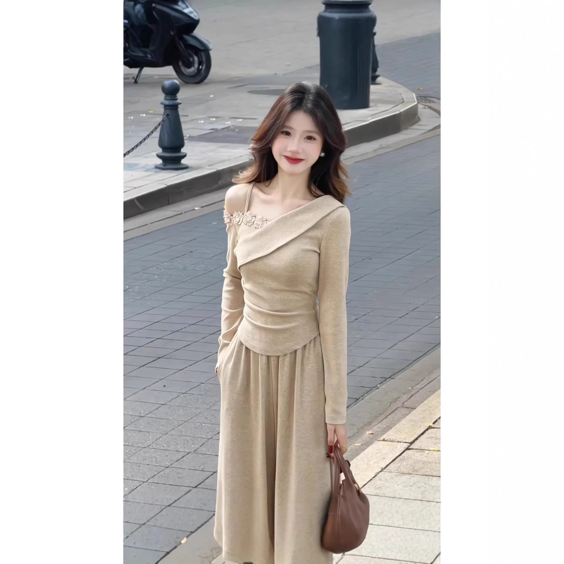 2026新款韩系巨好看穿搭一整套早春2026新款长袖露肩t恤女阔腿裤