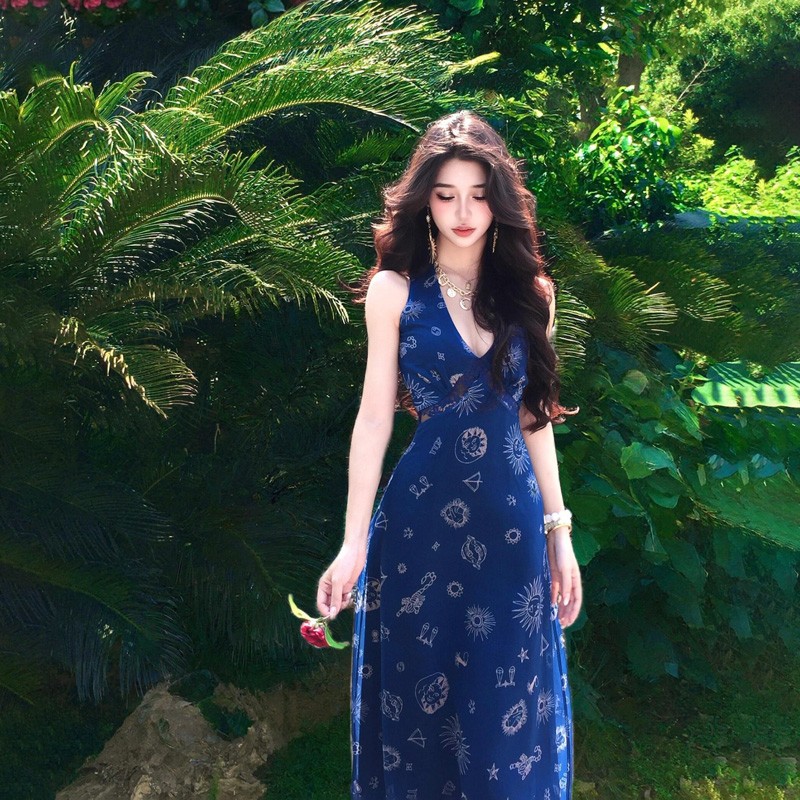 法式蓝色碎花吊带背心连衣裙子女夏季2025新款海边度假风绝美长裙