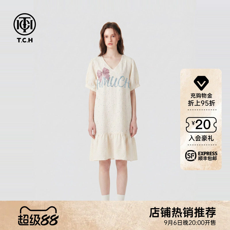 TCH蝴蝶结字母烫钻减龄连衣裙女米色V领泡泡袖宽松中长款荷叶边裙