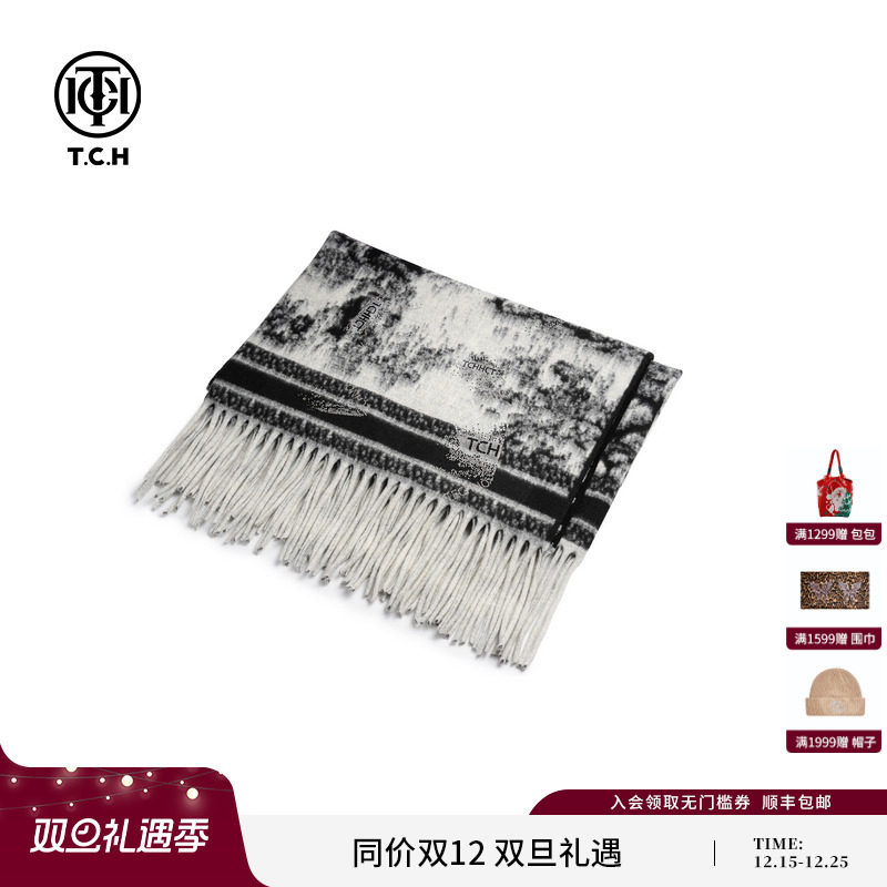 TCH私服烫钻25秋冬新款水墨画披肩保暖高级流苏围巾女T75C45E1010