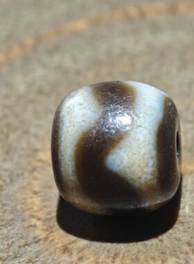 藏传高油老玛瑙虎牙台珠天珠