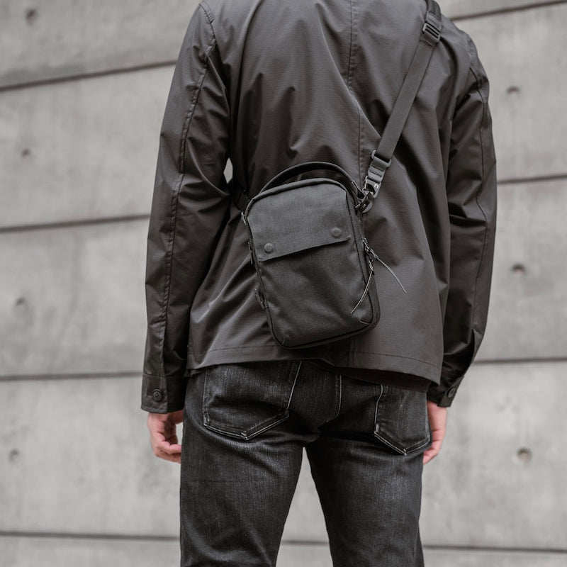 美国品牌Black Ember Kompak Crossbody Bag 时尚通勤斜挎单肩包