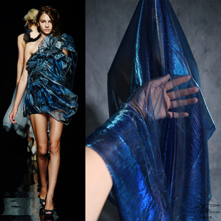 走秀布料 女装 炫蓝金光渐变幻彩设计师网纱镭射裙子面料 创意时装