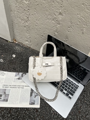 EGG女包2025新款凯丽包小众设计百搭单肩斜挎包高级感手提包包女