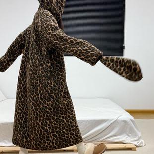 行走的被窝大码韩系豹纹条纹睡衣女加厚绒保暖家居服睡袍连帽拉链
