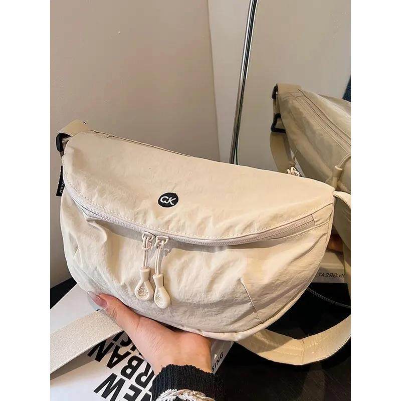 日系超轻防泼水牛津布包男女百搭单肩斜挎包尼龙轻便实用马鞍包