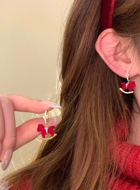 2026马年本命年红色丝绒小马耳扣轻奢高级感小众独特新年漂亮耳饰