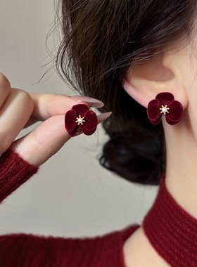 安可拉红色丝绒花朵珍珠耳钉女2026新款爆款耳饰高级感纯耳环