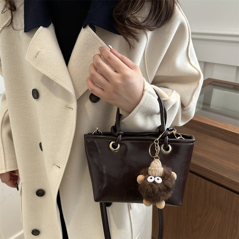 简约时尚超火手提包2024秋季新款复古质感水桶包潮通勤单肩斜挎包,箱包皮具/热销女包/男包,托特包,淘宝优惠券,粉丝福利购,淘宝优惠卷