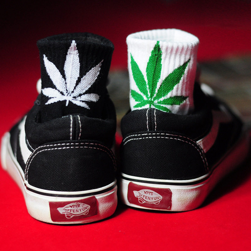 小生潮社枫叶袜子男女短筒欧美街头INS运动滑板篮球枫叶短袜潮袜在类目 运动包/户外包/配件, 运动袜中 - 来自Buy2taobao.com提供专业的淘宝代购服务