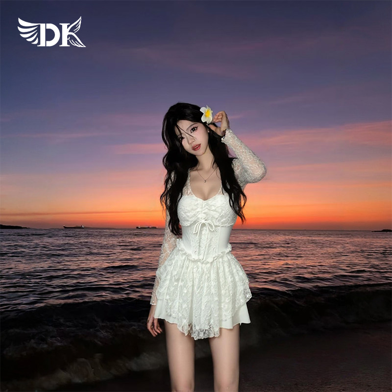 DK泳衣女高级感2025新款蕾丝长袖防晒连体性感游泳衣绝美纯欲泳装