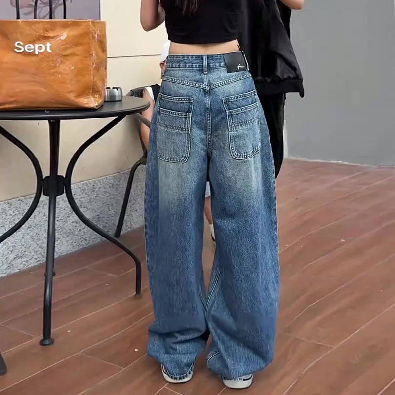今年流行爆款2025秋新款梨形身材高腰直筒美臀线弯刀阔腿牛仔裤女