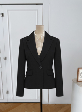 黑色气质设计感西装外套女正肩气质女神范收腰显瘦一粒扣短款上衣