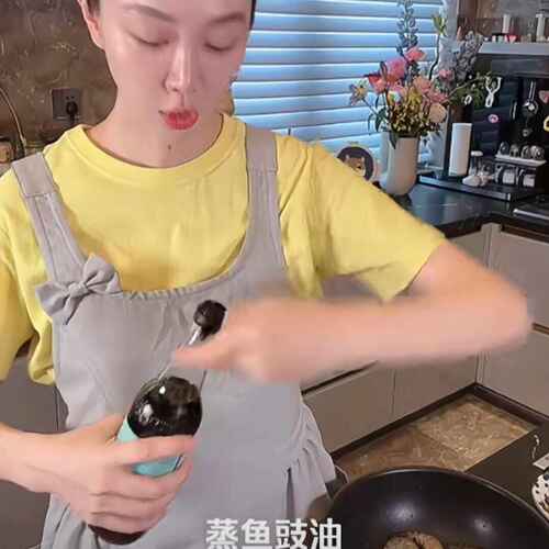 姜妍小红婶儿下厨爱用香港PAT CHUN八珍蒸鱼豉油 500ml