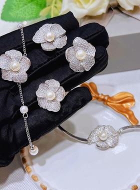 小香风满钻珍珠山茶花套装法式