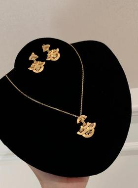 法式复古立体浮雕拉丝小裙子项链