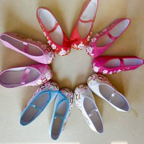 演出学生儿童复古风绣花鞋