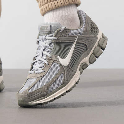 耐克VOMERO5复古透气反光跑鞋