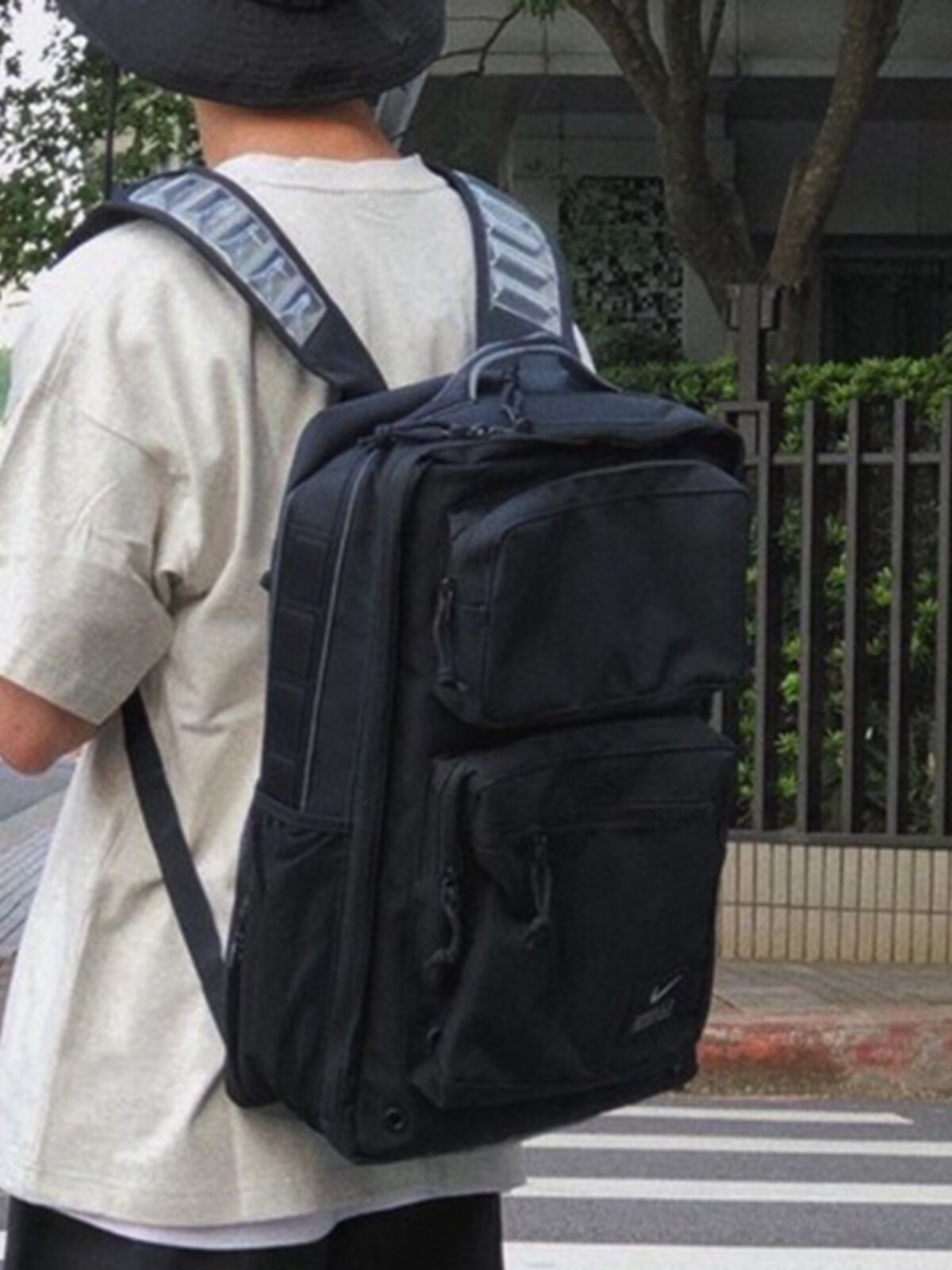 户外登山包Nike耐克正品双肩包男女运动背包大容量旅行包气垫书包