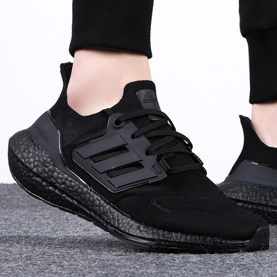 阿迪达斯黑武士跑步鞋