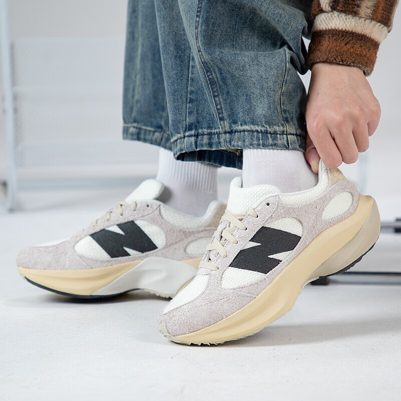 NEWBALANCE复古情侣透气跑步鞋