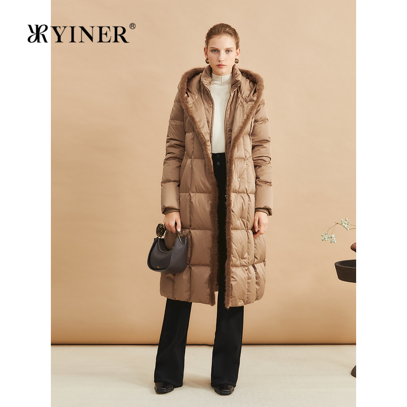 【高克重白鹅绒】YINER音儿女装冬季时尚厚实保暖水貂条长羽绒服