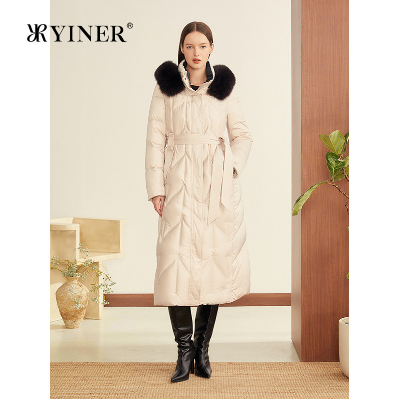 YINER音儿冬季新款法式柔光缎面撞色狐狸毛领连帽长款羽绒服