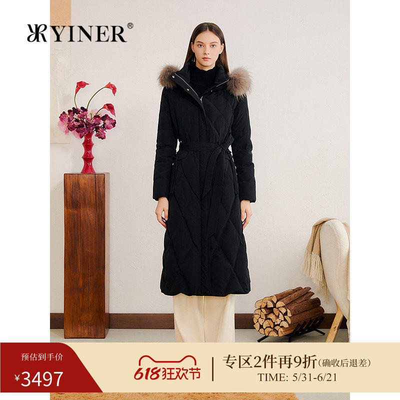 YINER音儿冬季新款法式松弛三醋酸面料貉子毛领S型连帽羽绒服