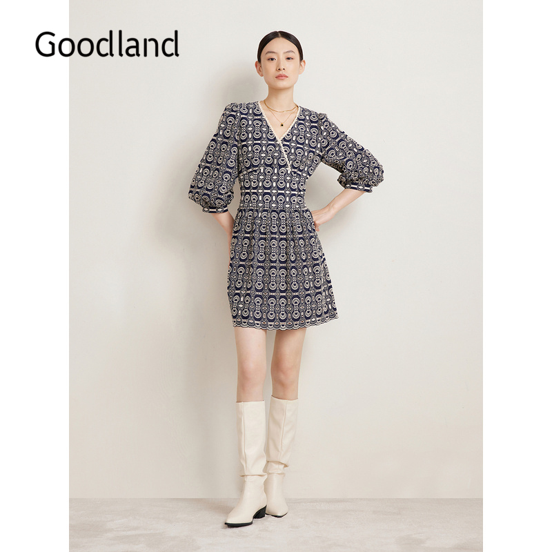 Goodland美地春季法式优雅镂空刺绣V领泡泡袖连衣裙