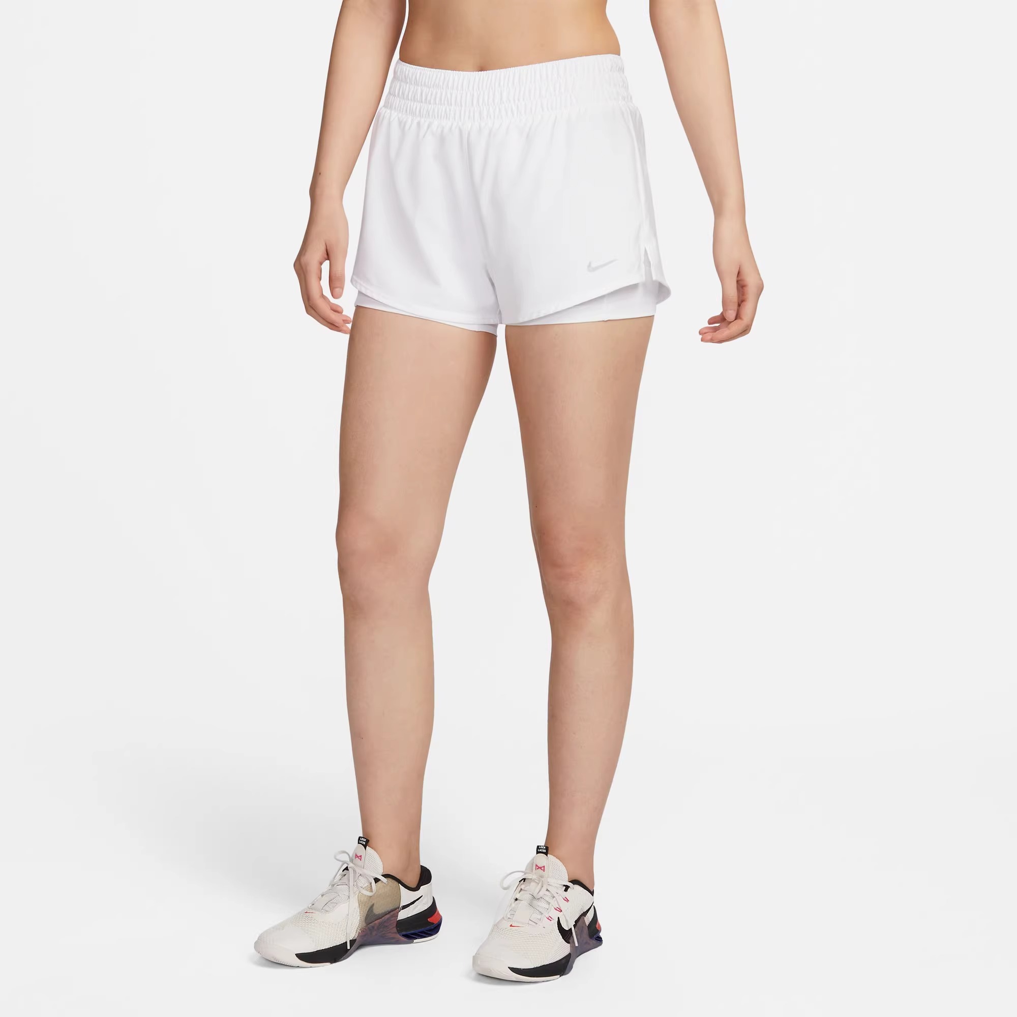 耐克NIKE DRI-FIT ONE 女子速干中腰二合一跑步短裤DX6013-100