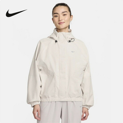 Nike耐克STORM-FIT女子拒水防风外套梭织连帽跑步夹克FB7493-104