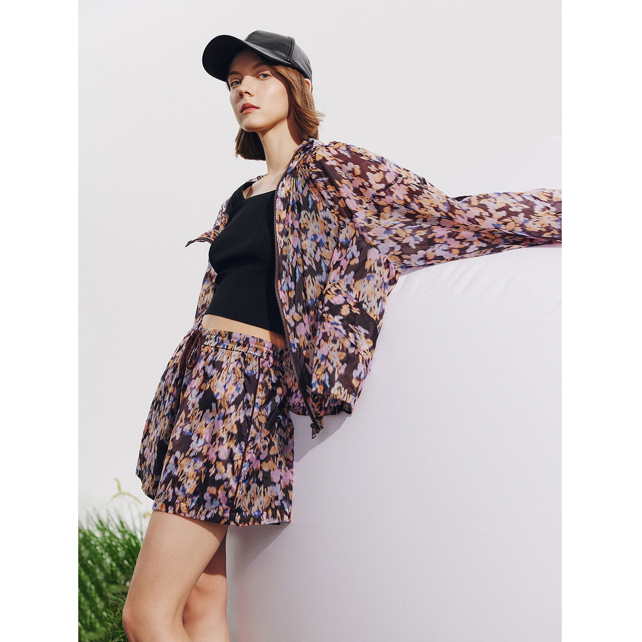 印花设计   下摆调节扣   连帽设计