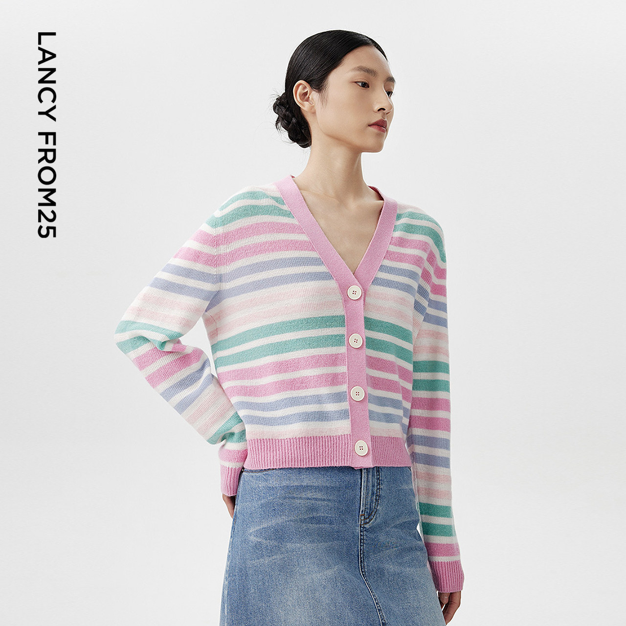LANCY/朗姿2024春季新款彩色条纹羊毛针织开衫女V领短款宽松时尚