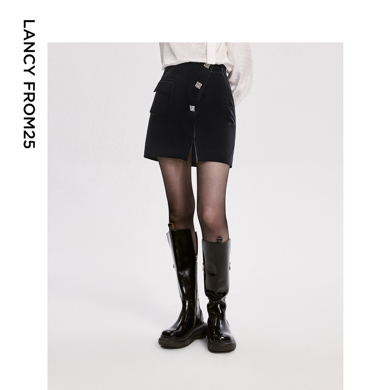 钻饰方扣 斜裁门襟 A字裙形