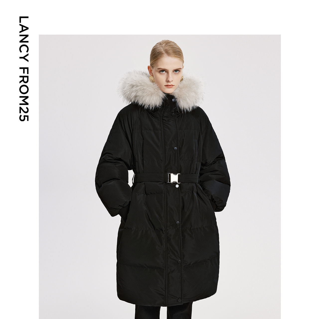 貉子毛帽子 卡扣腰带 插肩袖型