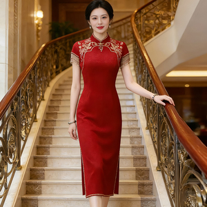 中式刺绣婚礼年轻喜妈妈结婚旗袍