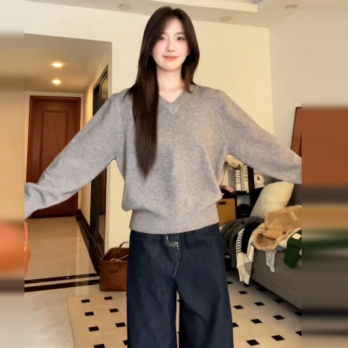 2025新款高级感灰色v领针织毛衣女秋冬季慵懒宽松内搭打底衫上衣