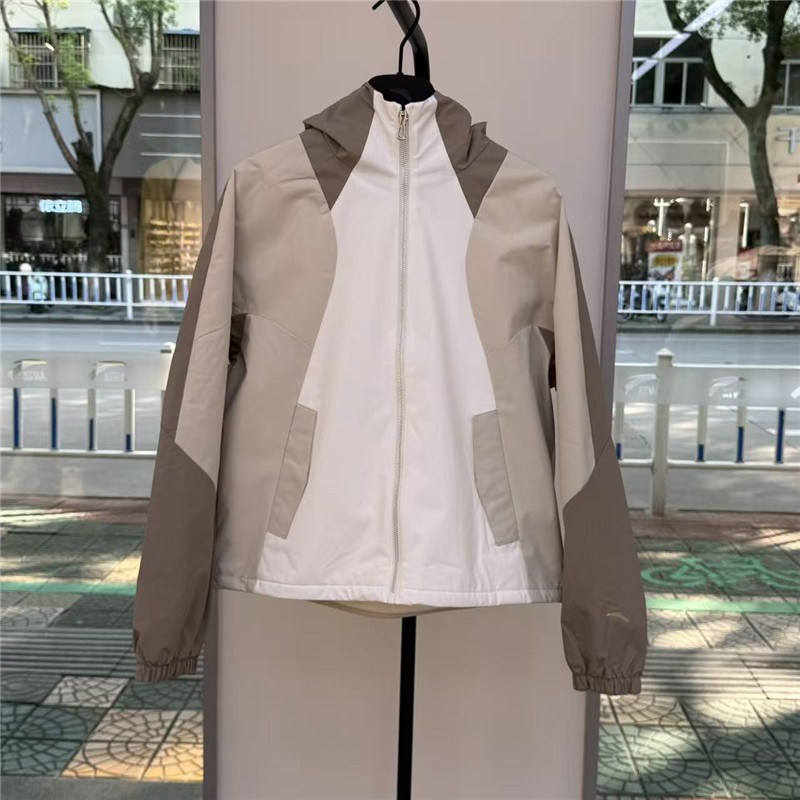 安踏女士梭织运动上衣2025冬新款连帽加绒风衣加厚茄克162547610N