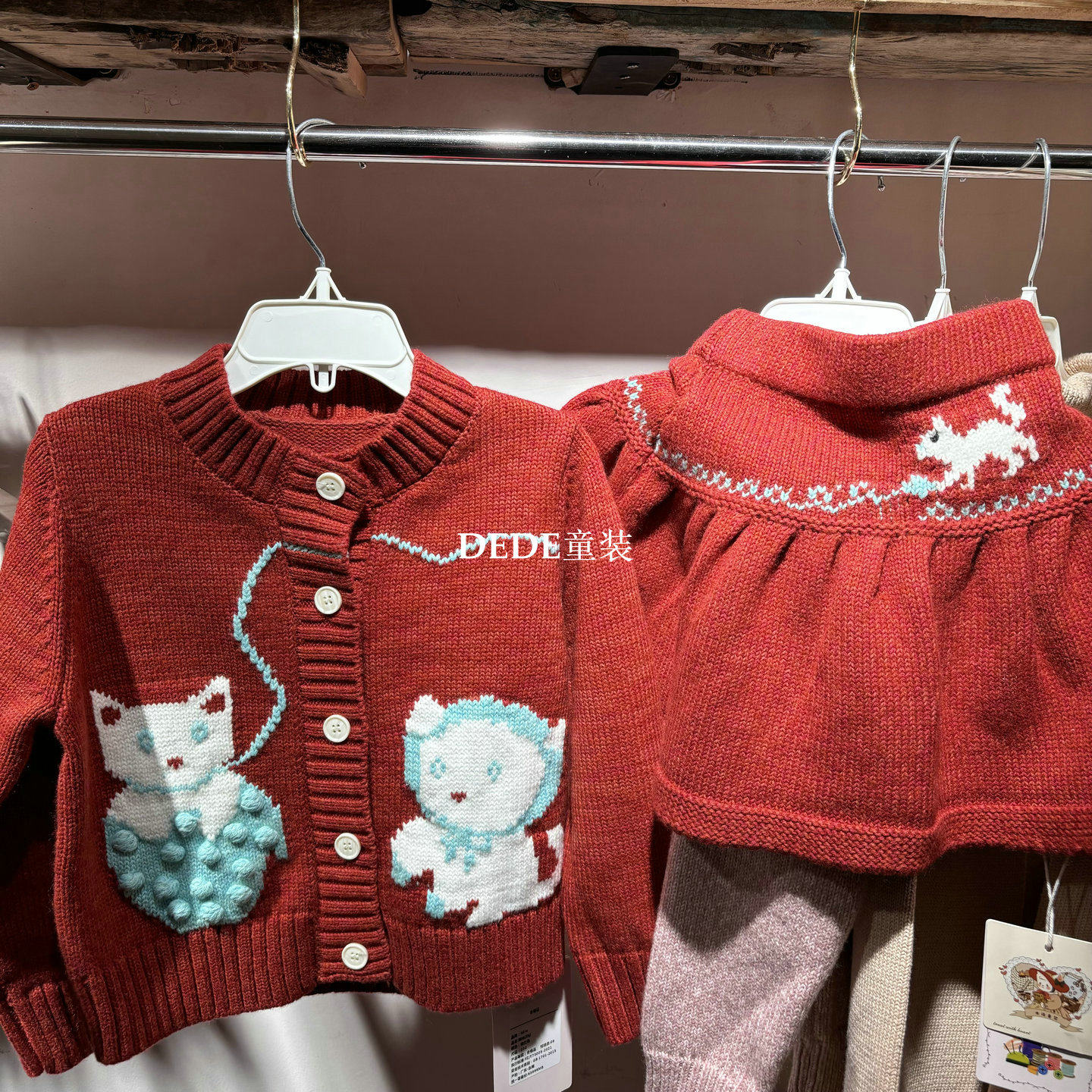 女童可爱卡通猫咪针织开衫半身裙2026春装儿童红色毛衣外套短裙
