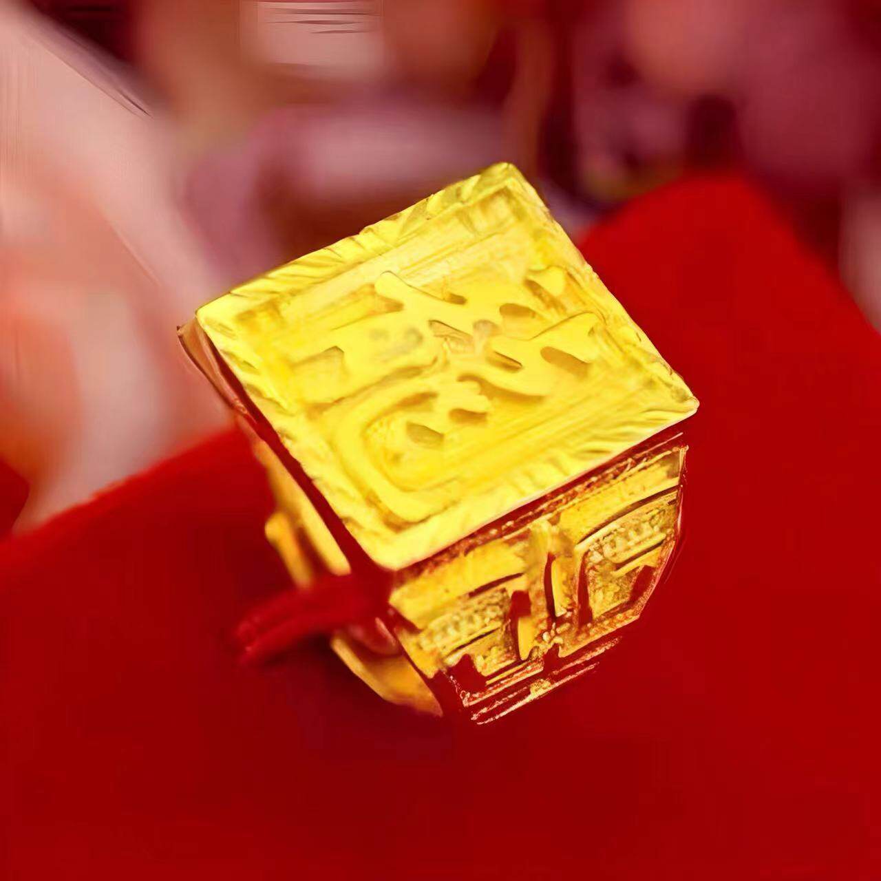 [价值一万]黄金色戒指珠宝法院手镯