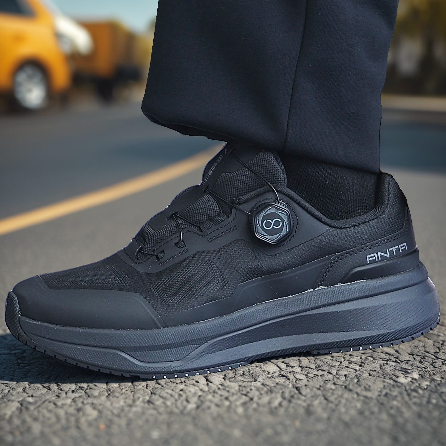 安踏神行13Pro防泼水旋钮运动鞋