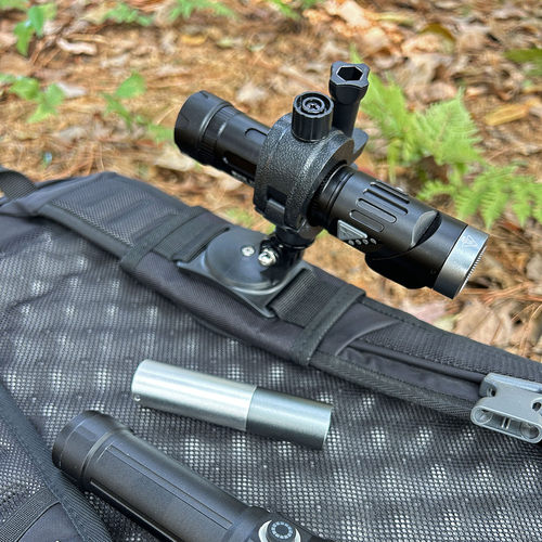 通用款手电筒肩带固定架