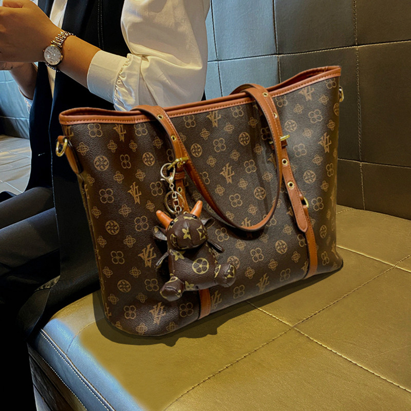 包包小众轻奢高级感2026新款时尚真皮托特包女士大容量单肩斜挎包