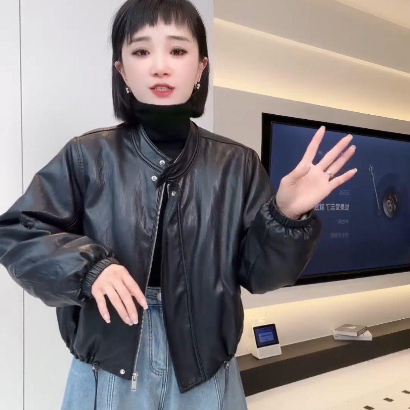 2025冬季新款韩版黑色PU加绒皮衣女短款宽松显瘦抽绳百搭夹克外套