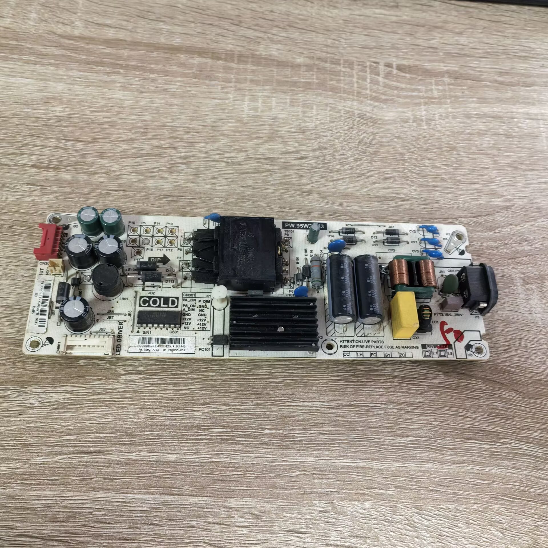 TCL50D6电源板PW.95W2.773实拍