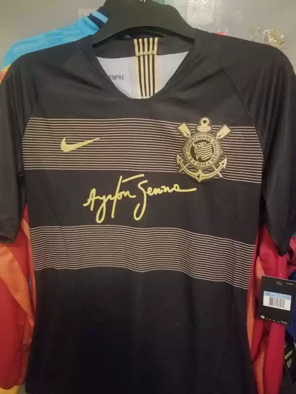 Nike Коринто Ге Лайтес 2018/19 увековечивает единственную из формы