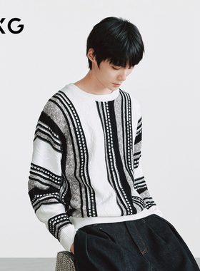 GXG 黑白色微落肩设计毛衣拼色条纹圆领线衫  2025冬季新品